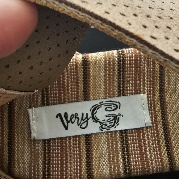 Very G size 6.5 sandals - Picture 3 of 5